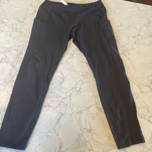 Black leggings with side pockets